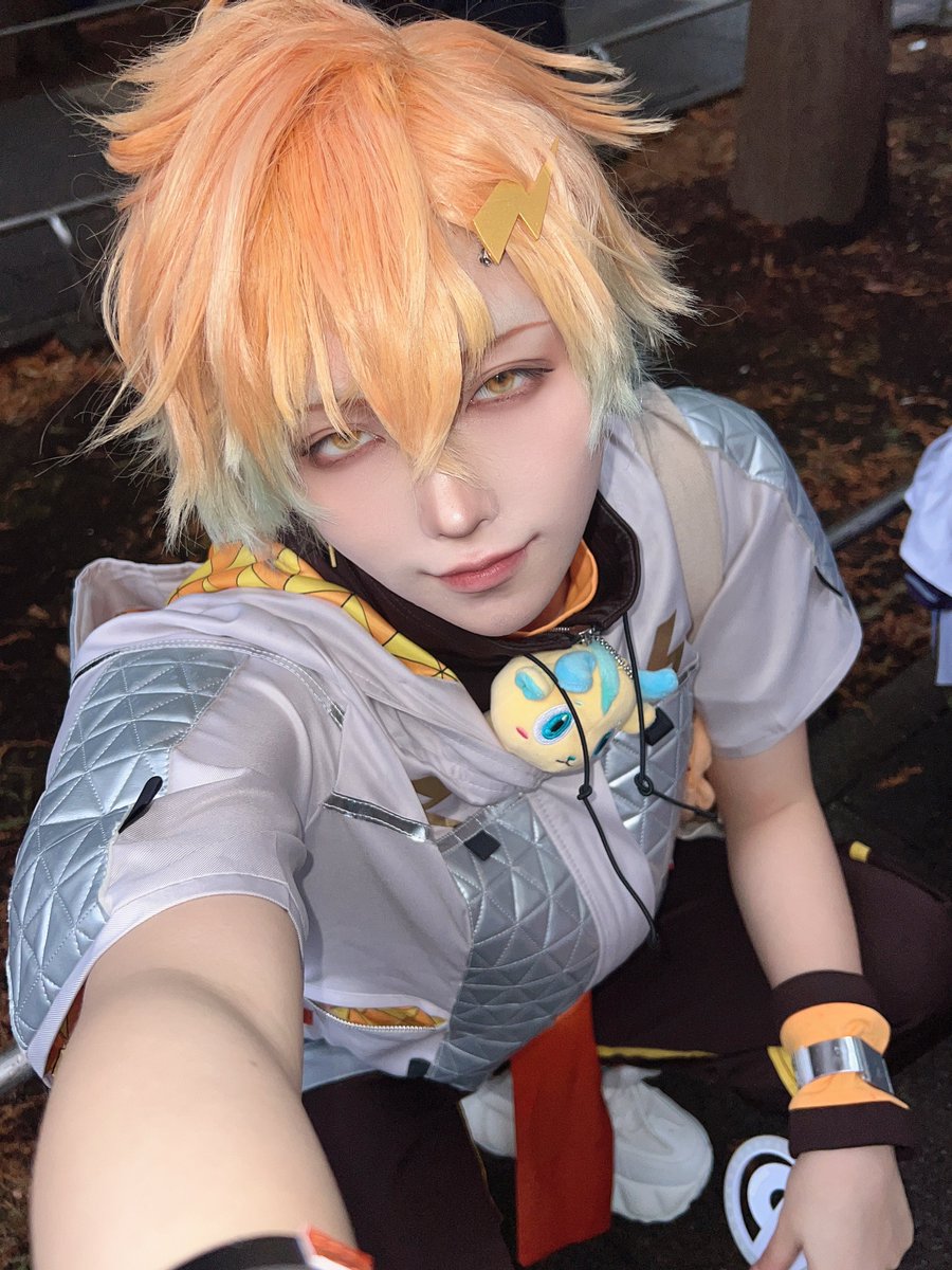 🌈🕒/cos/🌩️🦒

あまりにも首絞めてる写真すぎる