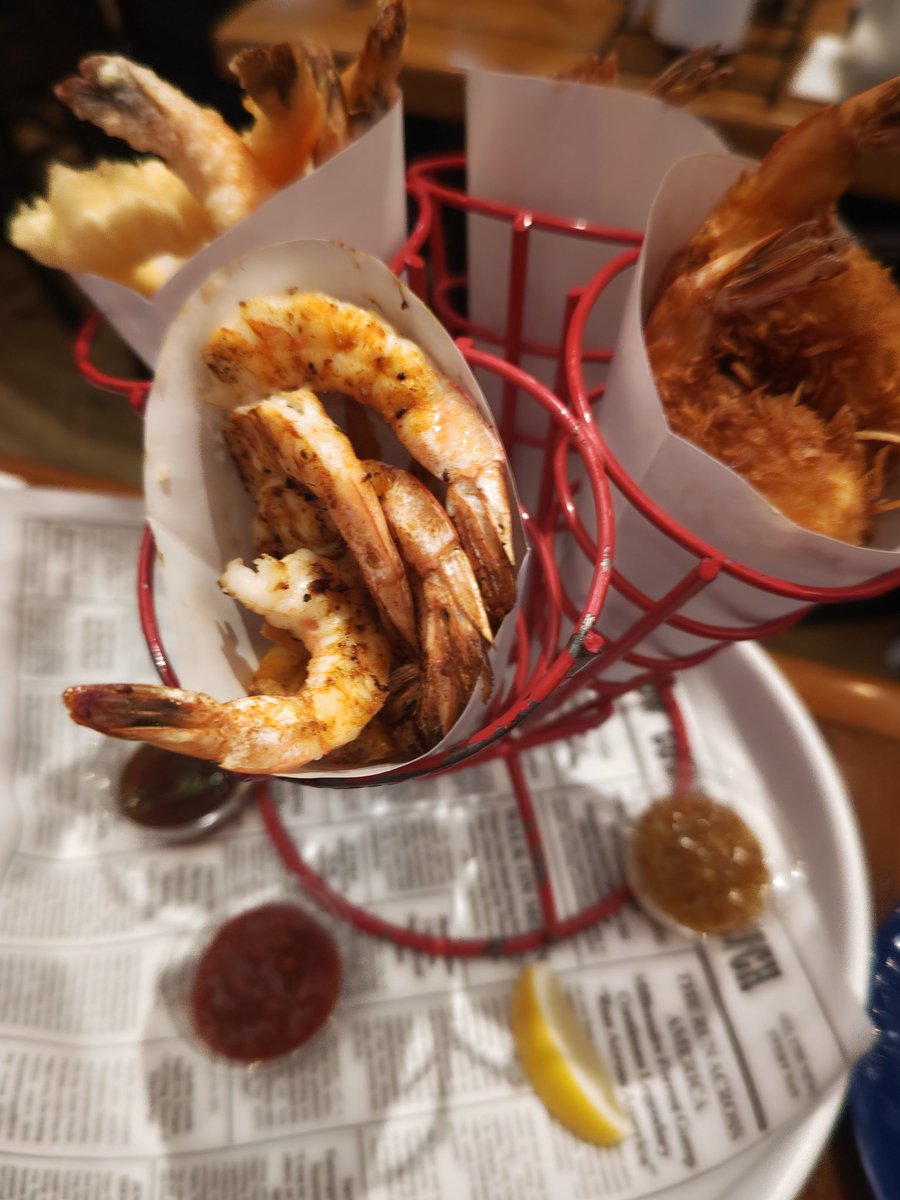 yururusarara's tweet photo. エビエビ好きなので🦐
食べに来ました
目の前の美人さんが酔っ払っているようです(*ФωФ) https://t.co/NBpcdyNOd8