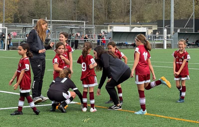 Como nos gusta ver a nuestras mas pequeñas disfrutando del futbol!!!! 

Fotos de nuestro Benjamin Kandelu jugando el primer partido de liga de esta temporada!!!!🫶🏼