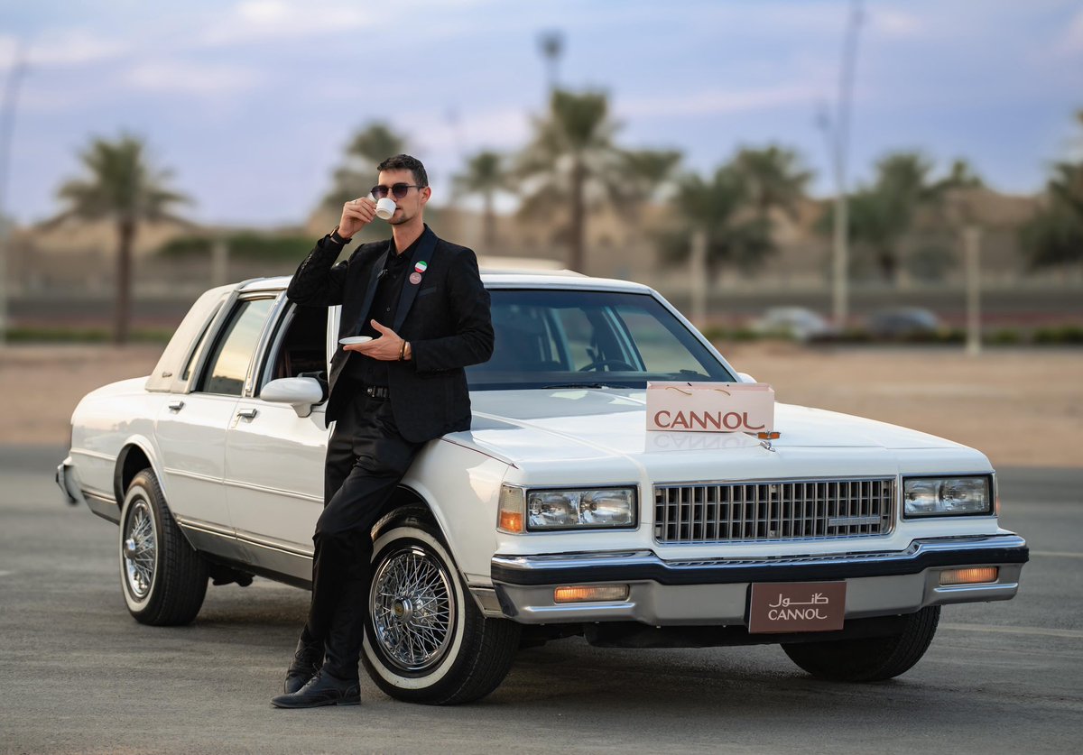 من أول قضمة، تعيش لحظة سحرية مع الكانولي الإيطالي.. 🍮🇮🇹

رقائق كانولي مقرمشة بحشوة التشيز والتوت🧀🫐 

الكانولي الإيطالي لكن مع لمسة محلية تناسب ذائقتنا 

لما يكون الحلو فنّ 🤞🏻🎨

عندهم 13 فرع وموجودين بتطبيقات التوصيل🚗