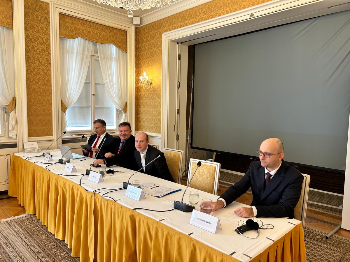 Rządowe Centrum Legislacji tweet media