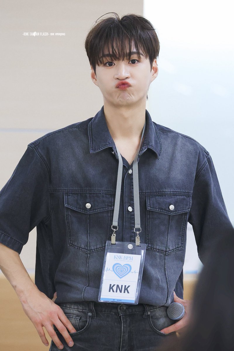 knkflashtw's tweet photo. 251018 KNK BPM

정면이든 옆모습이든 다 너무 귀여워ㅠ
우리 자이언트 막내 🐙👶🍼🫳����

#현정 #김현종 #현종짱짱 
#크나큰 #KNK #크나큰짱짱 
#HYUNJONG
@KNKOfficial220 https://t.co/S5Gr1dIEzj