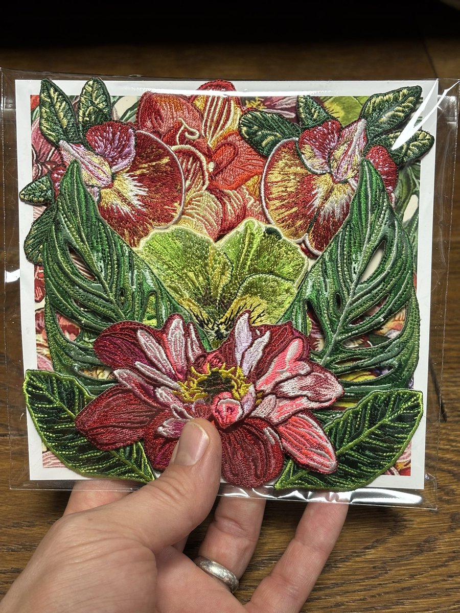 JessDeWahls's tweet image. These little surprise packs are a fraction of what the single patches would be if you purchased them separately.
If you are looking for a beautiful stocking-filler, look no further👇🏼🌸🌻🌼