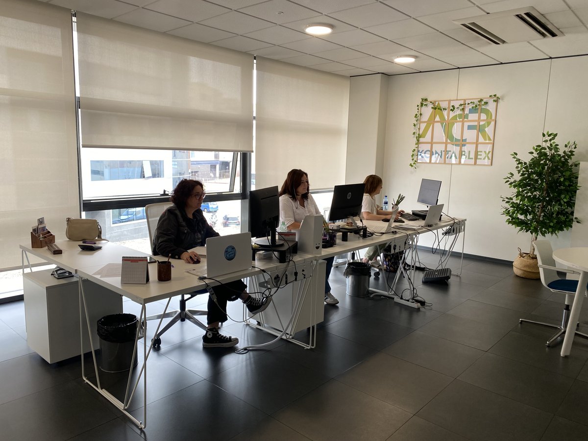 MadridEmprende's tweet photo. ¿Conoces los despachos de nuestra #RedDeViveros? Te ofrecemos un espacio donde hacer realidad tu proyecto. 👀
¡Solicítalo en los viveros de empresa de Carabanchel, Moratalaz, Puente de Vallecas, San Blas, Vicálvaro o Villaverde!📍
🔗 https://t.co/Agc9K9Rkg8
#SomosMadridEmprende https://t.co/bwLJsLFGyQ