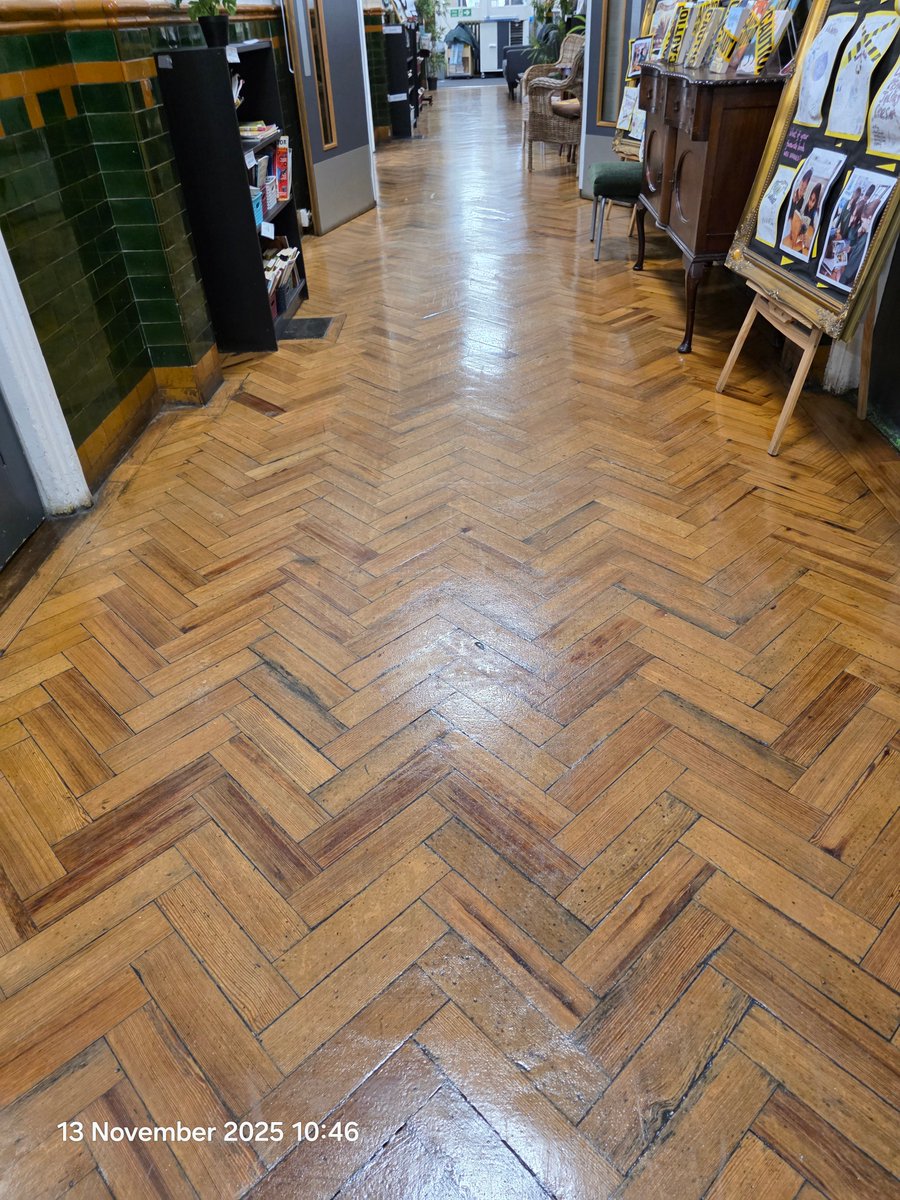 TsuiAllen's tweet image. For @ScienceWeekUK taking place between 6 and 15 March 2026 #CuriosityWhatsYourQuestion am thinking racing @intelino #SmartTrain along this 28 metre long corridor against a rocket balloon flying along a nylon zipline...