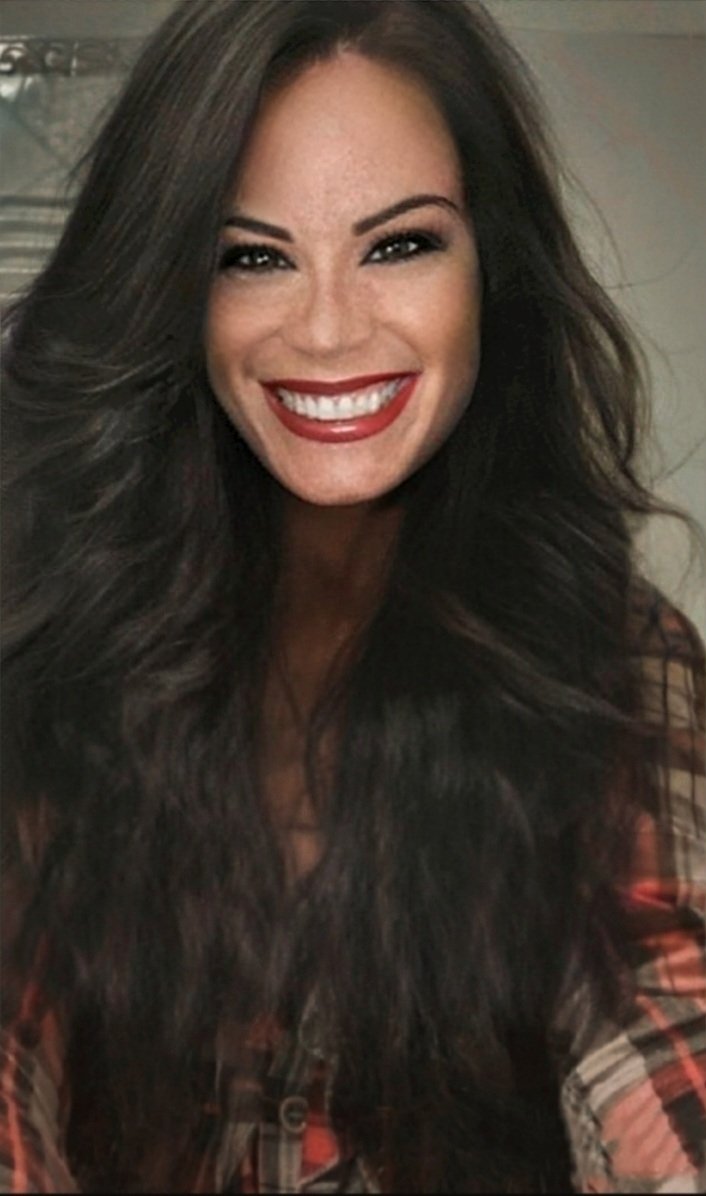 Dicono che noi donne portiamo il peccato sulla pelle,un inferno tra le gambe, mille demoni nell'anima. 
Eppure l'inferno non e' stato mai cosi attraente.