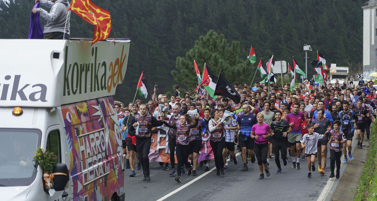 ❗️Atharratzetik Bilbora Euskal Herria gurutzatuko du 24. Korrikak, ‘Euskara gara’ lelopean naiz.eus/eu/info/notici…

Jarraitu aurkezpena, ZUZENEAN, NAIZen