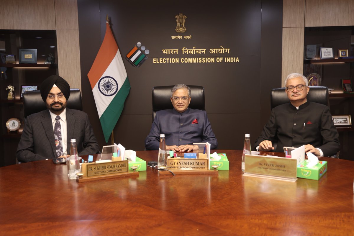 All three Election Commissioners are working against democracy, they deserve to spend entire life in jail

— Prashant Bhushan 🤯

99% Indians will agree today