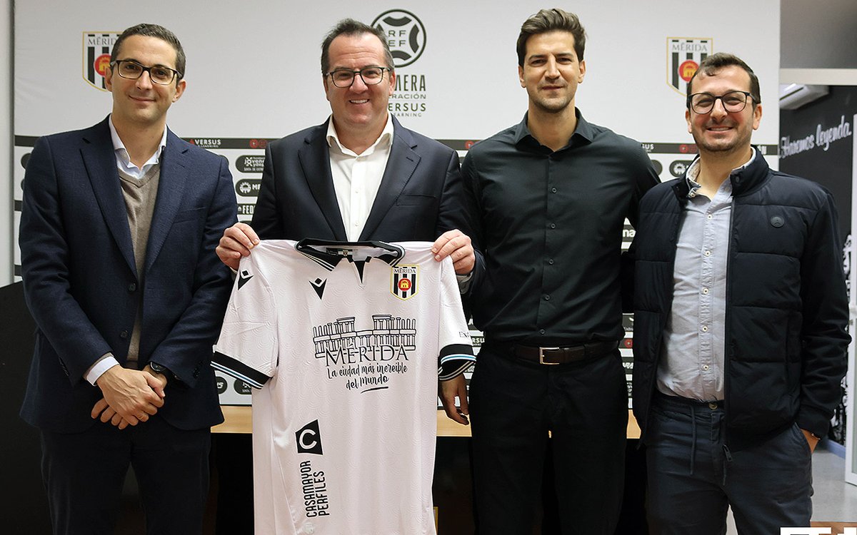 🏠⚽ | #Institucional |

📝La <a href="/FedExFutbol/">Fexfutbol</a> y el <a href="/Merida_AD/">A.D. Mérida</a> renuevan el convenio de cesión de los Campos Federativos Miguel Patón | ✅Ambas instituciones prolongan la cesión de los terrenos de juego hasta 2040, con el compromiso de mejorar progresivamente las instalaciones.

📸La