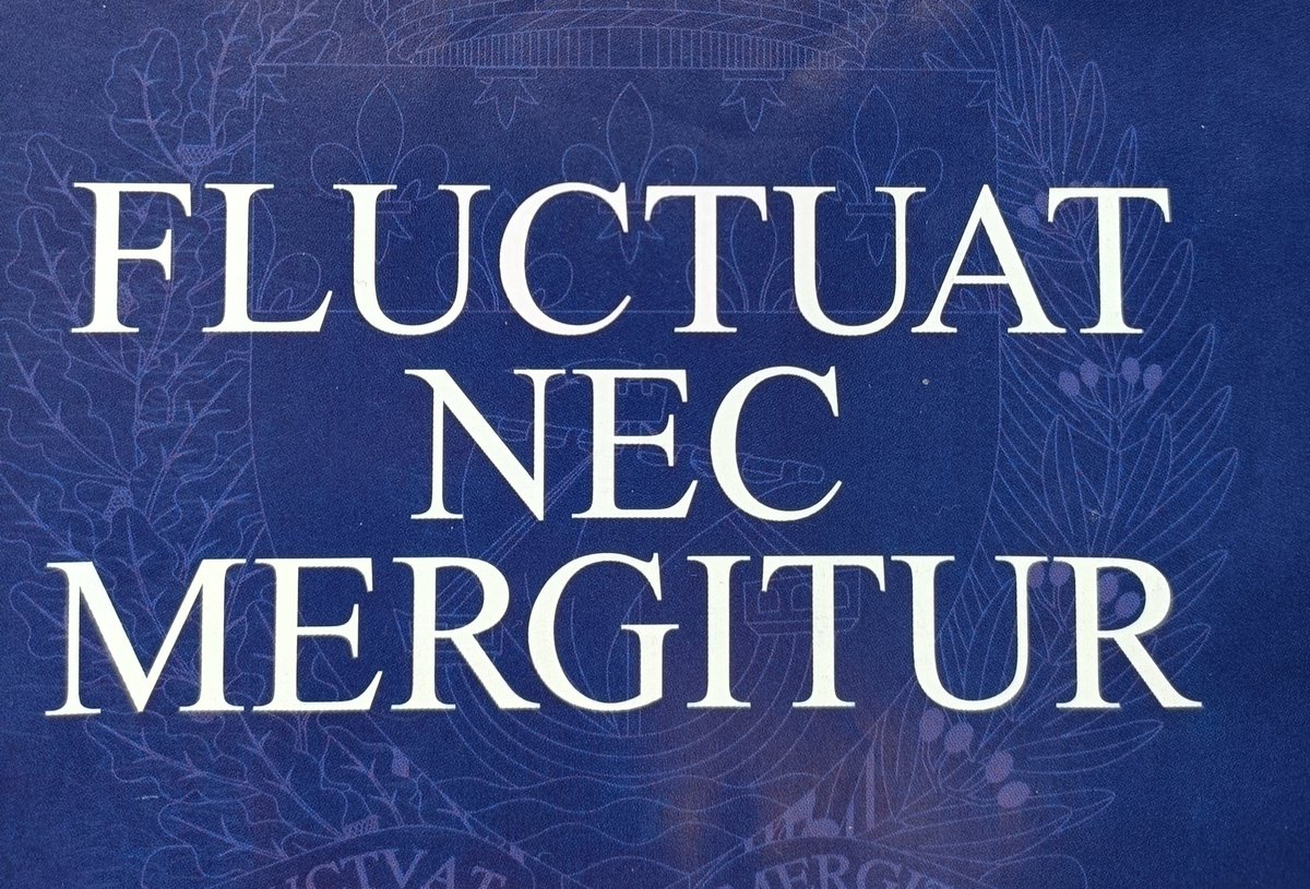 Nous vivons dans un monde où tout est écrit pour diviser. Nous devons avoir un cœur assez pur pour s'aimer et non pas haïr ! 
Vive Paris pour toujours.