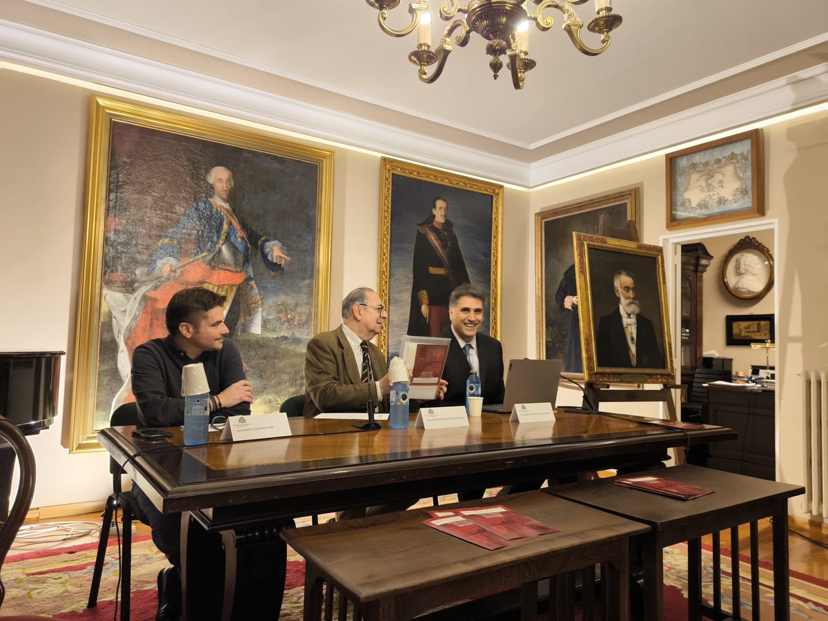 Onte, o director do Museo Diocesano Catedralicio de Lugo prensetou unha investigación sobre Joaquín Díaz de Rábago na Real Sociedad Económica de Amigos del País de Santiago.
Agradecemos a esta sociedade a posibilidade ofrecida de participar neste ciclo de conferencias.