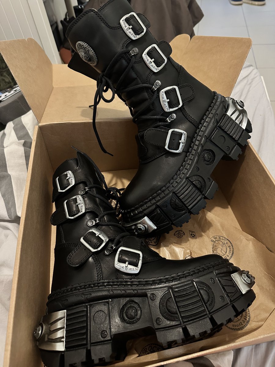 labebefee's tweet image. ma nouvelle paire de groles