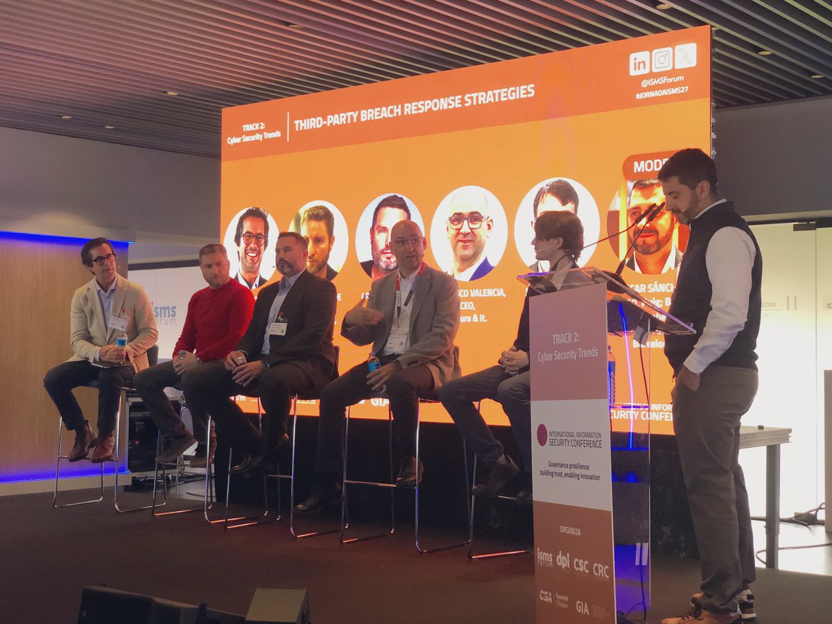 🗣️ “La prevención debe ser compartida porque todos estamos en la cadena de suministro, como proveedor o como cliente. Deberíamos de ser todos lo suficientemente éticos como para aplicar las medidas adecuadas”. <a href="/pacovalencia74/">Francisco Valencia</a> en la jornada de <a href="/ISMSForum/">ISMS Forum</a>