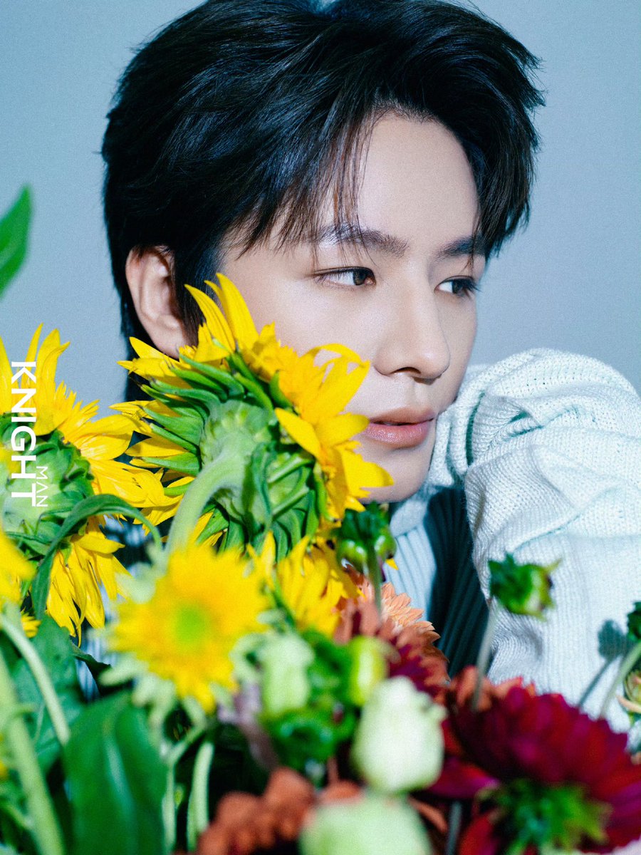 sunflowerville_'s tweet photo. 📸251113 KNIGHTMAN中文版 WEIBO 🆙

“In the two years since his debut, he has kept challenging himself &amp; continuously improving. Difficulties have never worn down his youthful spirit nor diminished his pure passion. +

2/5

#LEVxKNIGHTMAN #KNIGHTMAN
#LEV #WANGZIHAO
@LEV_Official_ https://t.co/MjXVbYWiXf