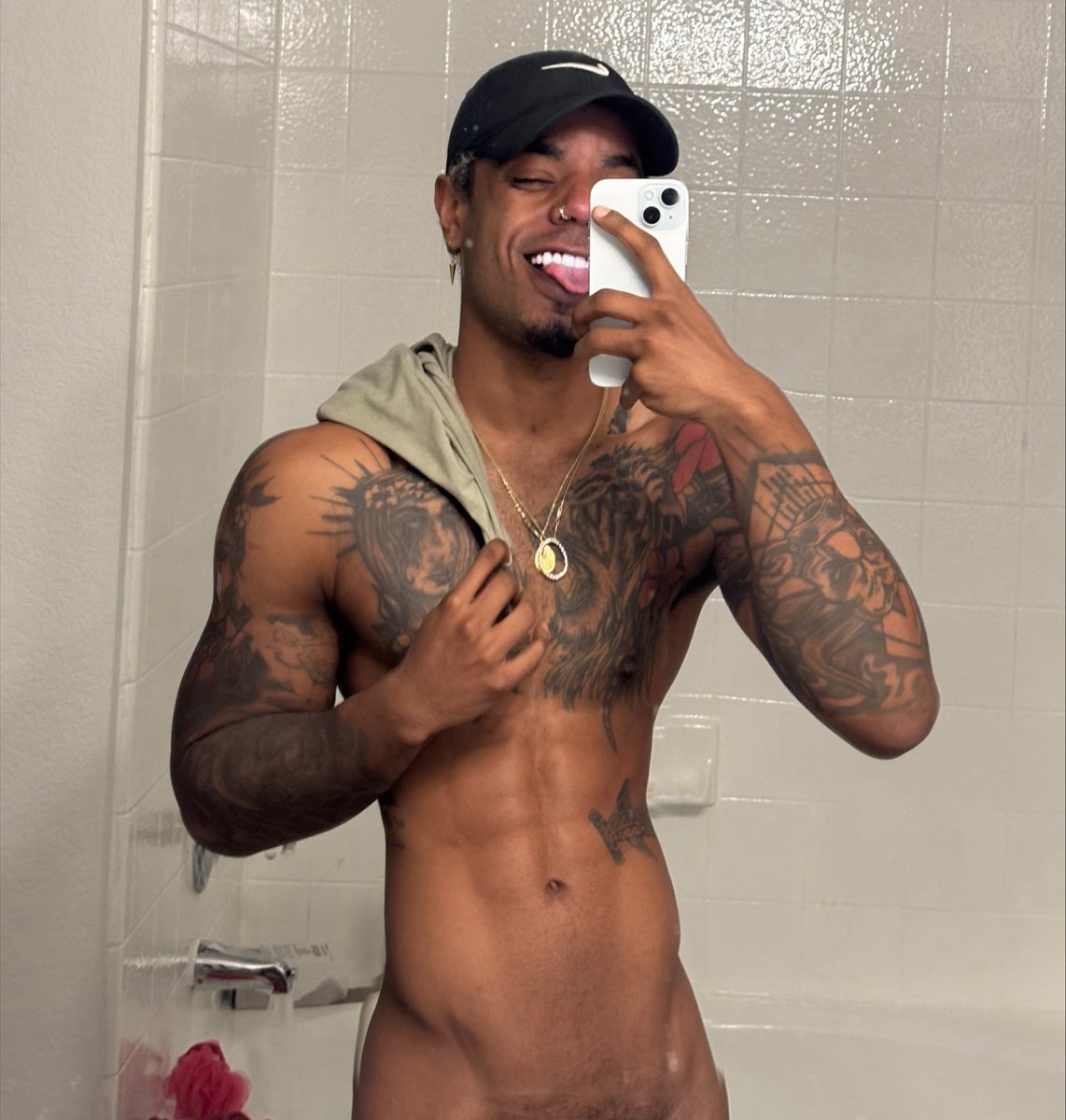 Derek 🌶 tweet media