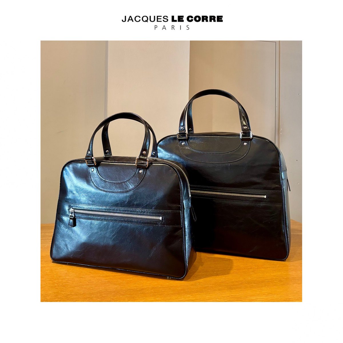 MANOAinter's tweet image. New Arrival🐦‍⬛JACQUES LE CORRE

今季のブラックレザーは、マットでもグロッシーでもない、微細な反射を湛えた光のニュアンスが美しい！エレガントにも、モードにも、コーディネート次第で色々な表情を作ってくれます。
王道の黒バッグは、2サイズ揃えました。
スモール¥134200、ミディアム¥150700
