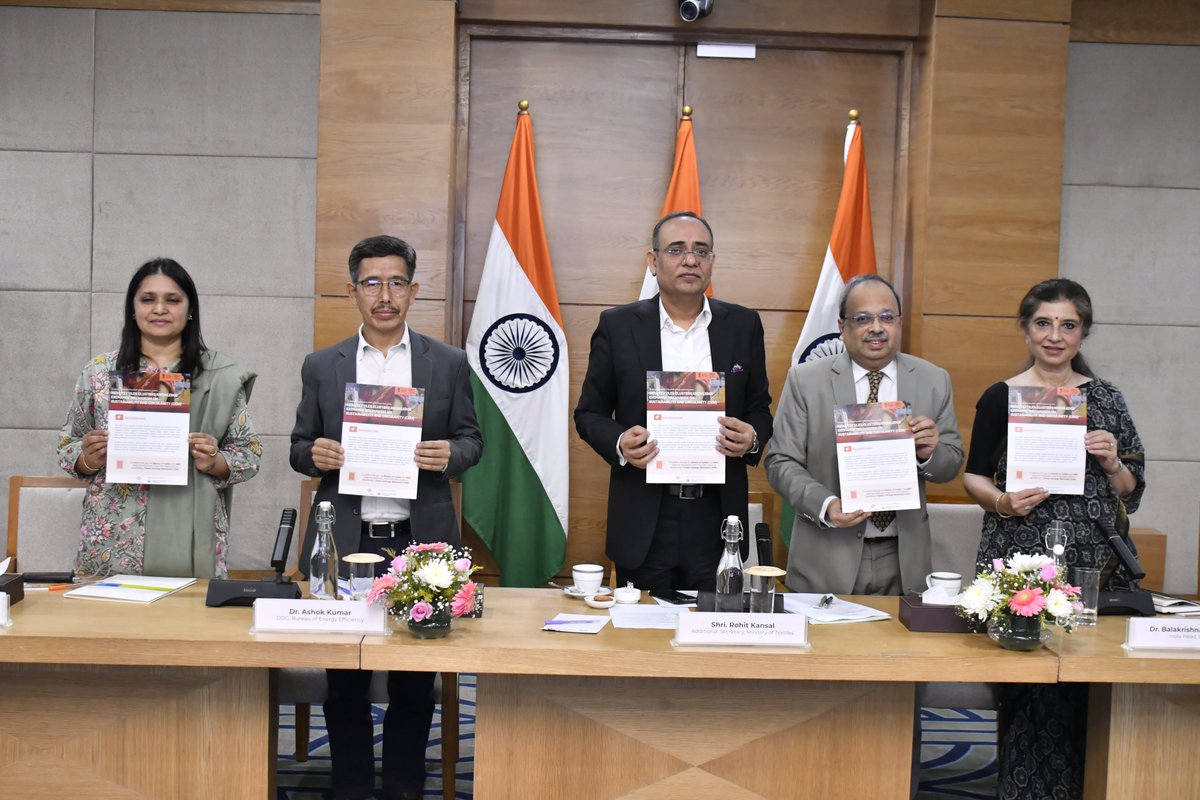 UNinIndia's tweet image. Jointly weaving a sustainable future for #India&apos;s textile sector at the fifth #ESG Taskforce Meeting and Policy Dialogue led by the Ministry of Textiles, Government of India and UN Environment Programme 

@TexMinIndia @UNEP @UNEP_AsiaPac #GlobalGoals #CircularEconomy #Textiles