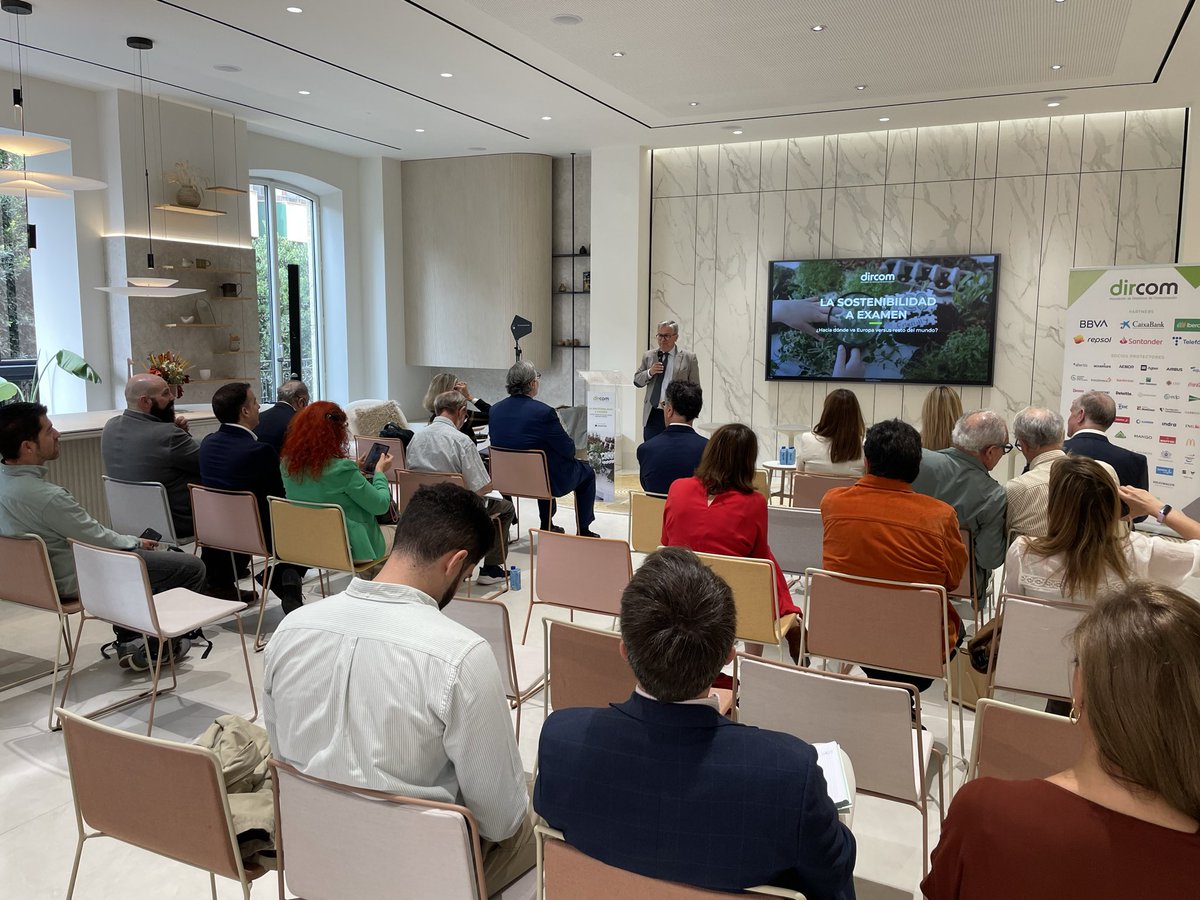 DircomAND's tweet image. Comenzamos la jornada ‘La sostenibilidad a examen’, en Cosentino City Almería (@GrupoCosentino).

#Dircom #DircomAndalucía #Comunicación #Sostenibilidad #Almería