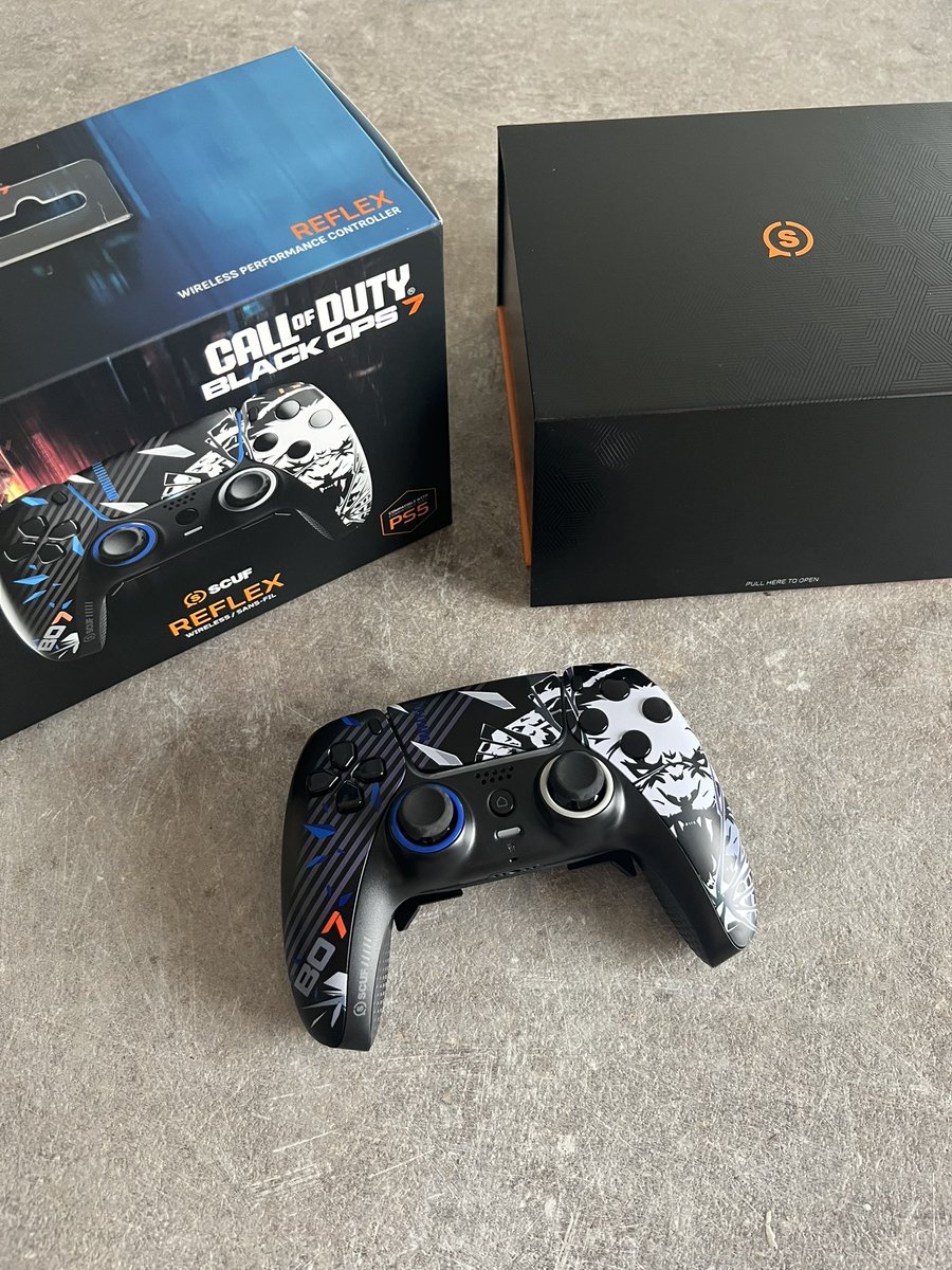 Je viens de recevoir en cadeau par <a href="/ScufFrance/">SCUF France</a> la manette exclue BO7 🤩

Avec les sticks TMR &amp; clics souris  🔥

Un grand merci à <a href="/ScufGaming/">SCUF</a> pour la confiance et le soutien, et merci de m’équiper une fois de plus ❤️

Code « ZaaKK » sur le site pour bénéficier de 5%