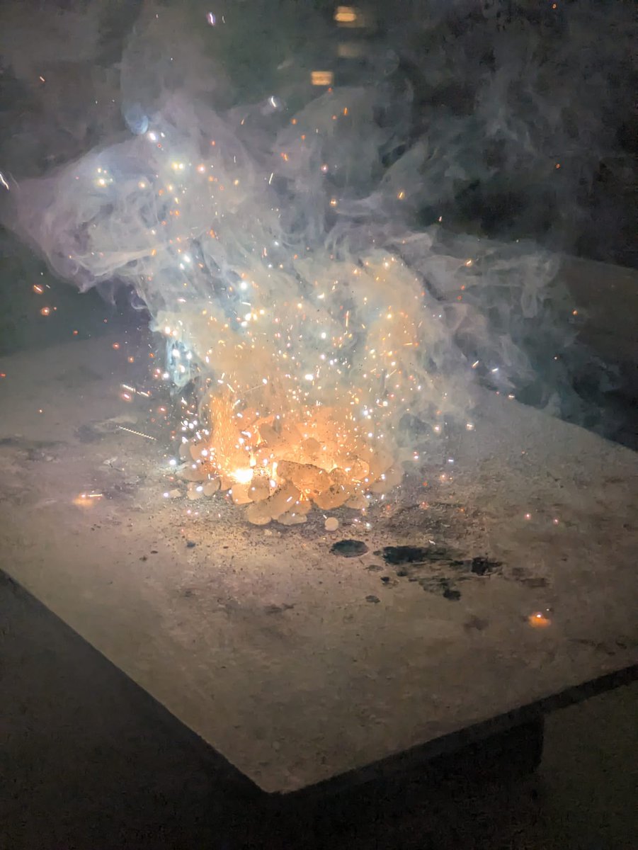 JensBeckmann16's tweet image. Mg and dry ice