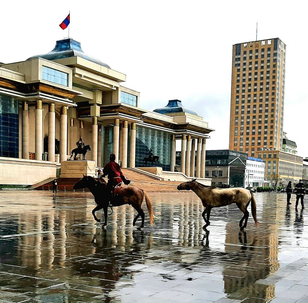 Сайхан амраарай Таминь..
..юм юм үздэг байлаа..хэдүүлээ.