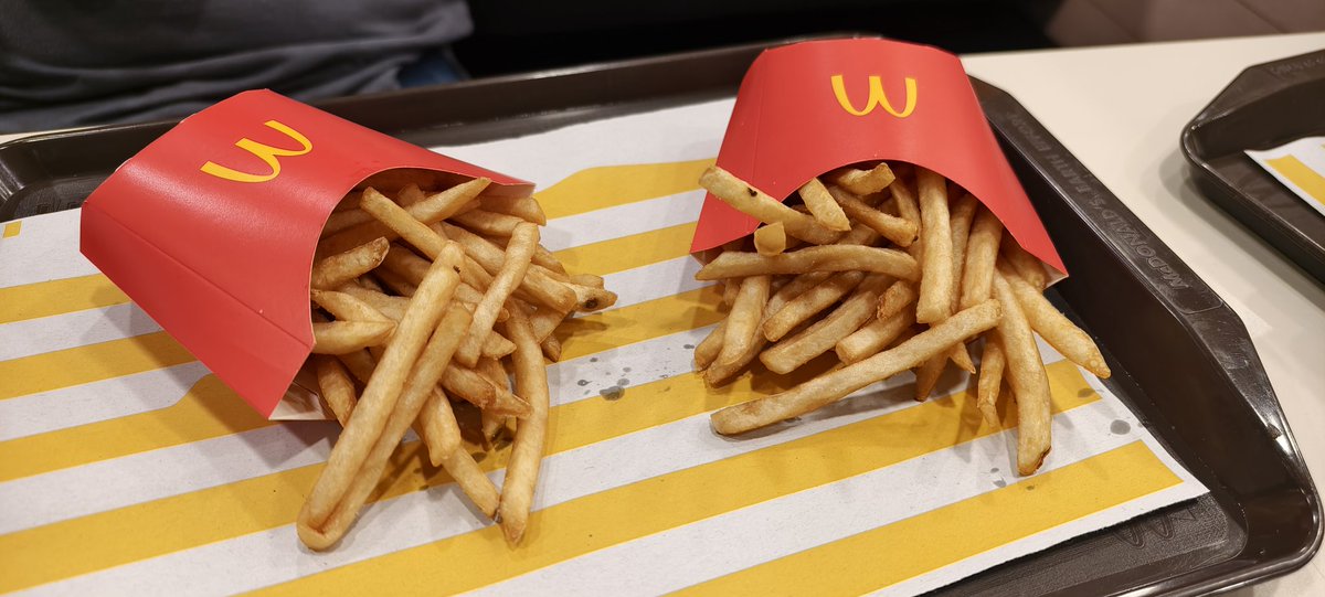 SamdotC1's tweet photo. @McDMalaysia Fries korang mmg mcm ni ke? Lembut sgt dan macam kena goreng kali kedua. Bila tanya staf, dia kata quality buat masa skrg mmg mcm ni dah. Bukan macam dulu. Patutlah byk org boikot... https://t.co/d1AkHVAQWp