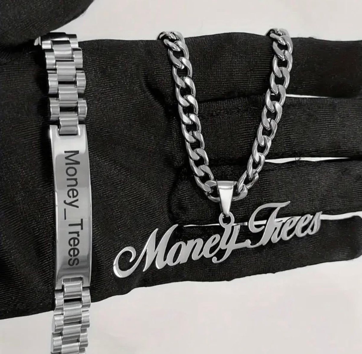 official_mira1's tweet image. Want your NAME or PICTURE on a bracelet/necklace?💍 DM to order🛍️ Available now

#CustomJewelry #ForHim #PersonalizedGift #fyp #jewelrylovers