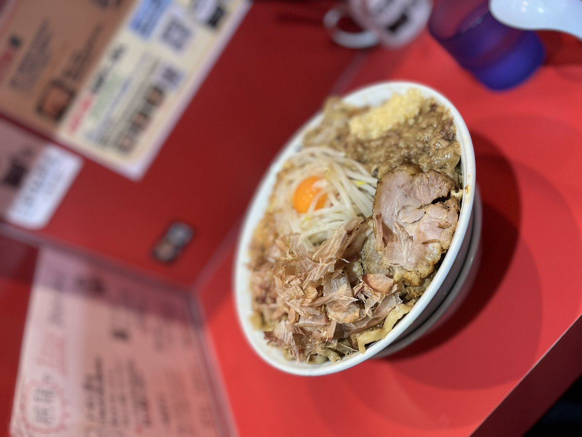 麺屋　桐龍　久喜店

麺600g まぜそば

600g以上入ってんじゃないか？と思うくらい腹パンで苦しかったけどなんとか食べきれた😅