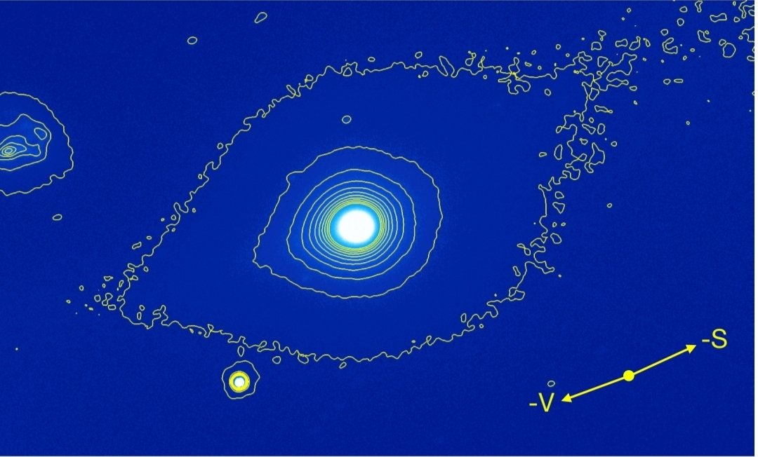 AstronomyVibes's tweet image. 🚨 Something Strange About 3I/ATLAS... 🚨

New images from the Nordic Optical Telescope (taken on Nov 11, 2025 by astronomers David Jewitt and Jane Luu) just dropped — and 3I/ATLAS looks nothing like a normal comet.

It’s still active, still glowing… and shooting a massive jet…