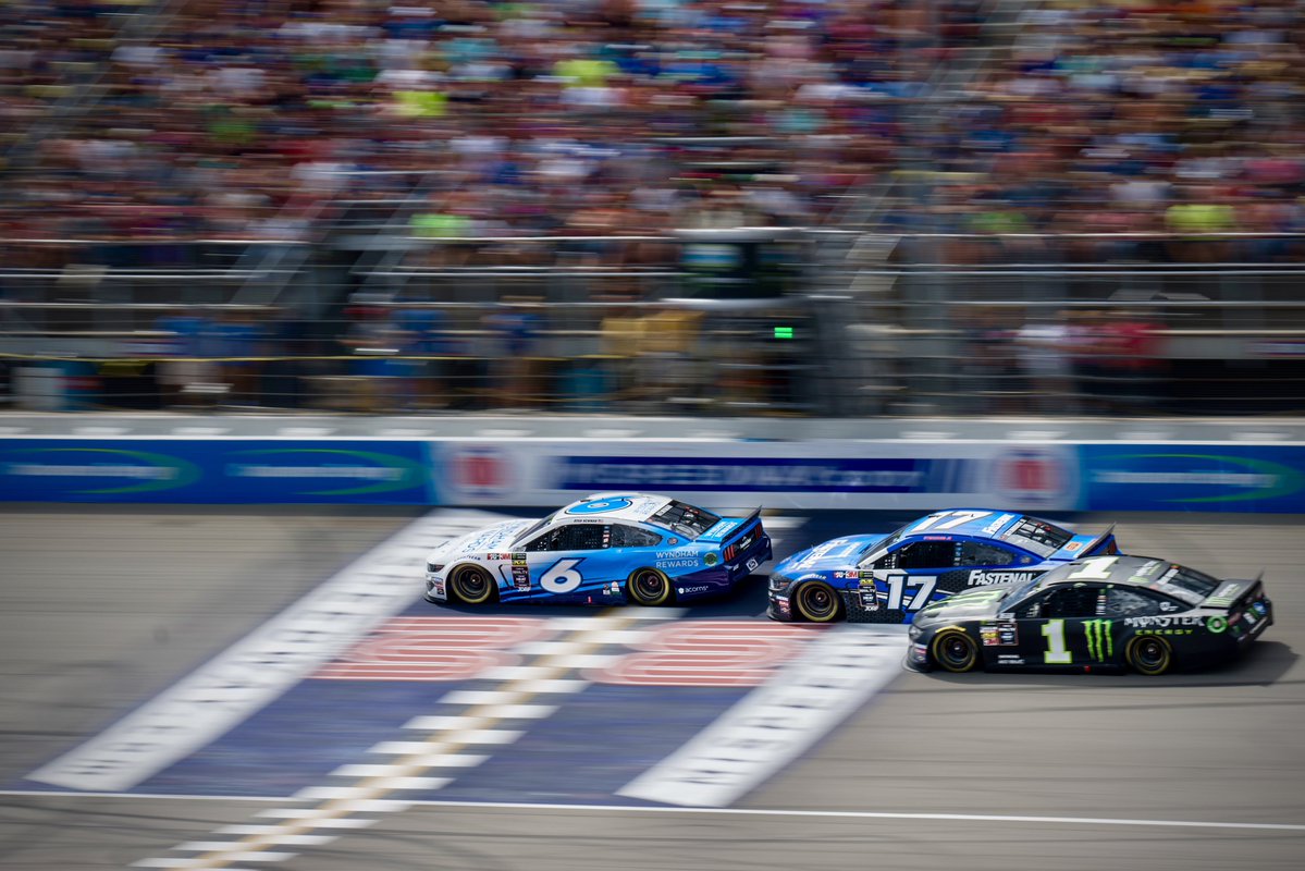 take_word's tweet image. 富士スピードウェイを走るNASCAR見てみたいな〜🙄