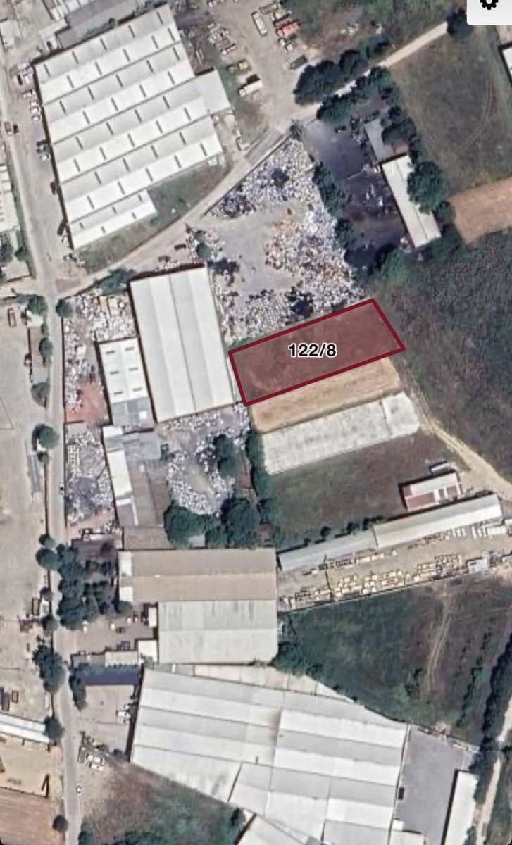 Şu kaçak fabrikası sorunu Bursa’nın çoğu ilçesinde var. Şu rezaleti görüyor musunuz?

Nilüfer/ Yaylacık mevkiinde resimde gördüğünüz bu  fabrikaların hepsi kaçak  ve kaçak olmasına rağmen CHPLİ Nilüfer Belediyesi tarafından ruhsat verilmiş. insanların tarlalarına giriş yolları