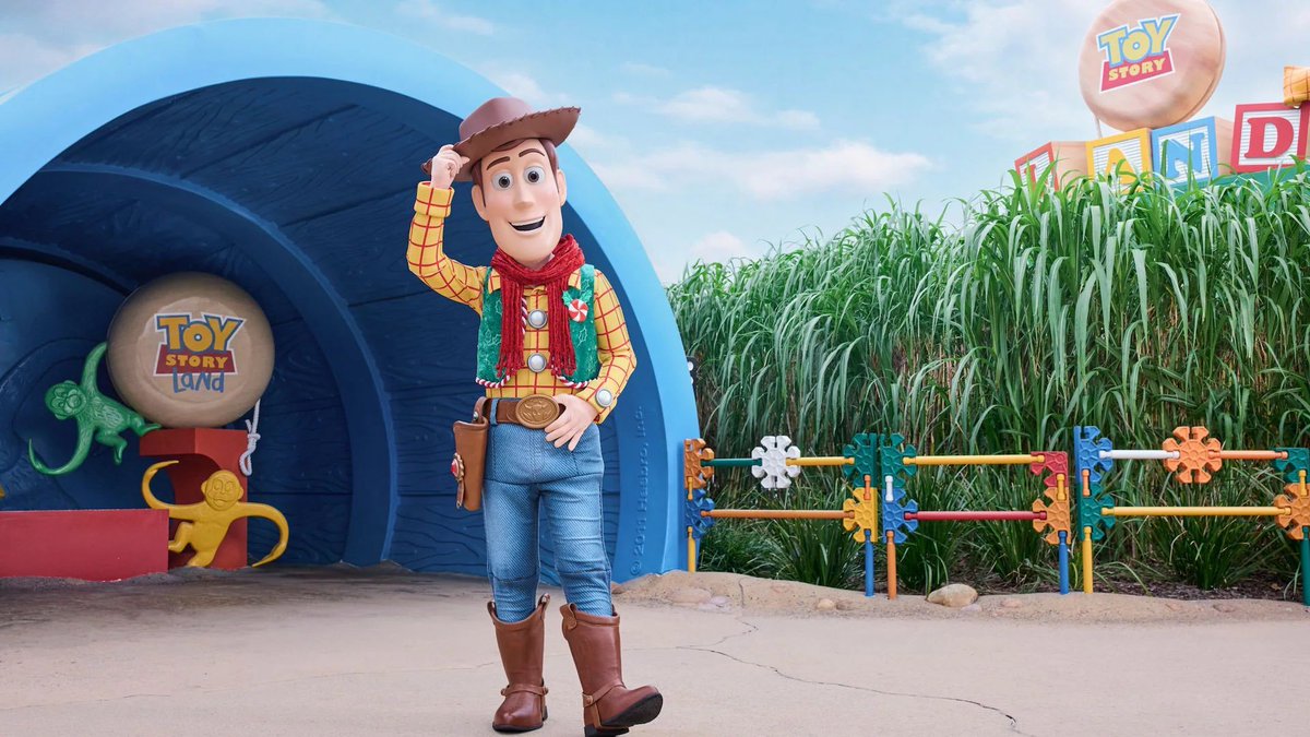 MagicOnTheWeb's tweet image. (Nieuw) In Hong Kong Disneyland verschijnen Woody, Buzz en Jessie in kerstkostuums in Toy Story Land!
#Disneylandparis #Toystory #Toystoryplayland #Disney
