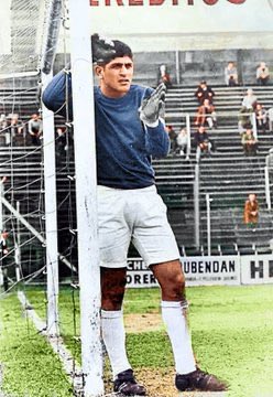 Desde Quilmes Atlético Club felicitamos al “Pato” Fillol por su ingreso al Salón de la Fama del Fútbol Internacional, distinción que cuenta con el aval de la FIFA.

Formado en nuestras inferiores, debutó en Primera con la blanquita y siempre recordó con mucho cariño y gratitud