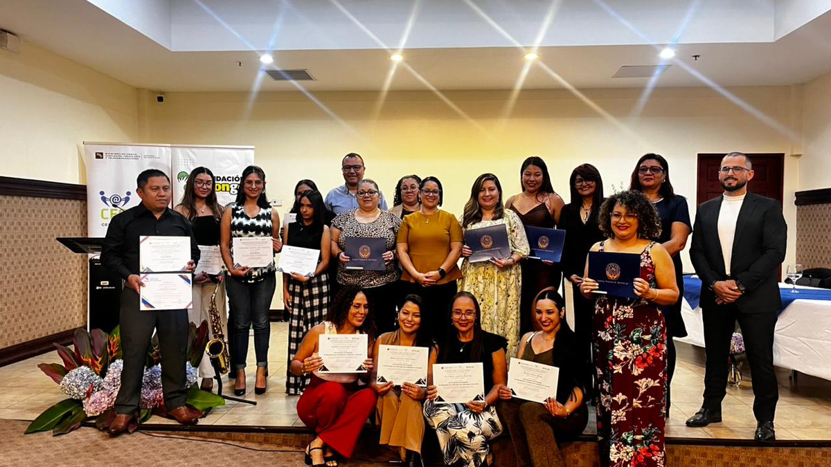 micittcr's tweet image. El MICITT, por medio del Programa CECI, realizó una actividad de entrega de certificados a personas que concluyeron procesos formativos en cursos de emprendimiento, ofimática y formación de formadores.

#CECI #Formación #TalentoDigital