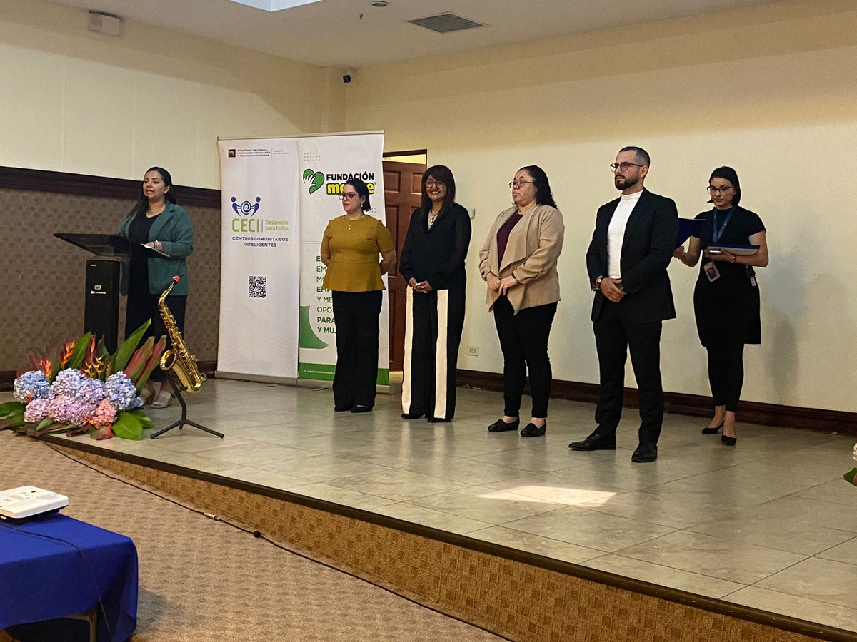 micittcr's tweet image. El MICITT, por medio del Programa CECI, realizó una actividad de entrega de certificados a personas que concluyeron procesos formativos en cursos de emprendimiento, ofimática y formación de formadores.

#CECI #Formación #TalentoDigital