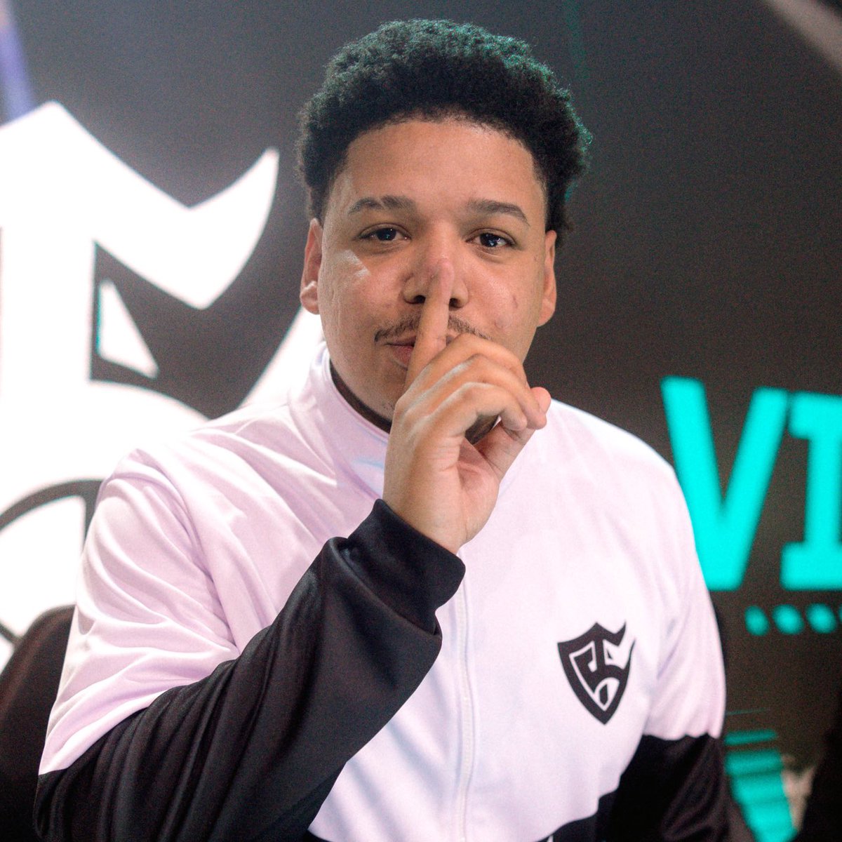 VCTatualizado's tweet image. 🚨 RUMOR

EVIL GENIUSES ACERTA CONTRATAÇÃO DE DGZIN PARA 2026

Apesar do acordo verbal entre o jogador e a organização norte-americana, a negociação ainda não estava totalmente sacramentada. A Evil Geniuses vinha enfrentando dificuldades para chegar a um entendimento com a Team…