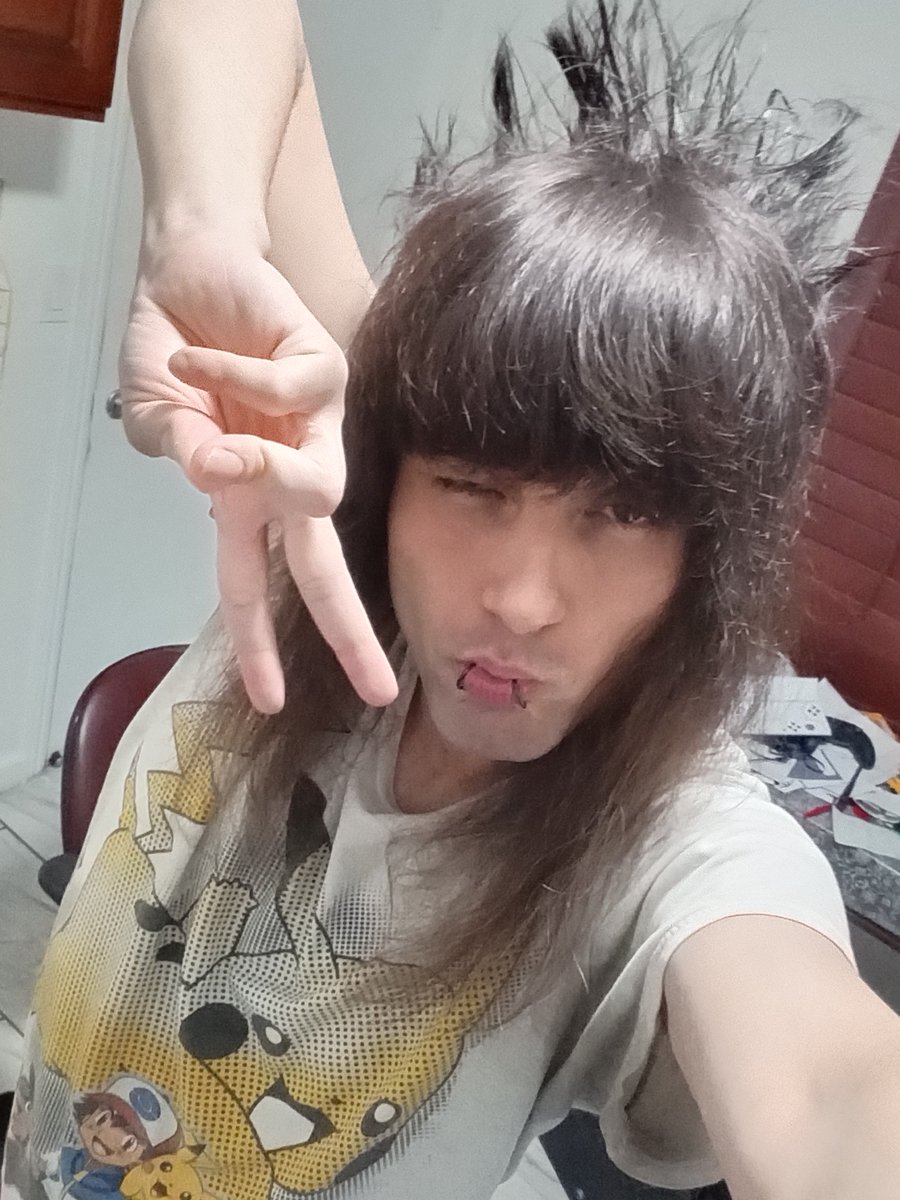 JakeGuitarist's tweet photo. "It's not always Black and White but your heart always knows what's right." I always follow my heart even when I know other people are right about what their morning me about I'm too stubborn :')
#EmoGuy #AdultEmo #EmoAdult #ShinyHunting #ShinyPokemon #VGM #SnakeBites #Piercings https://t.co/LfmbqbCrY7