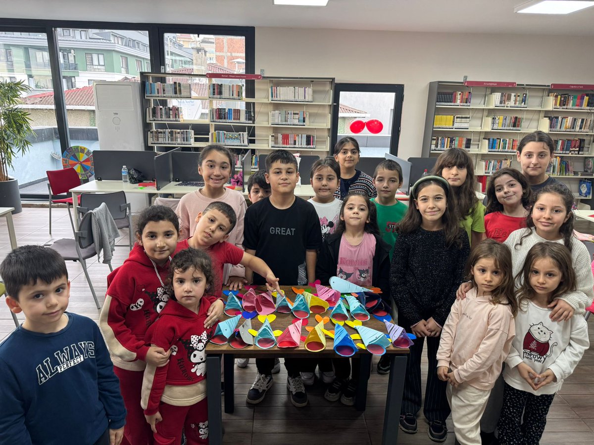Millet Kütüphanelerimizde çocuklarımız; hikâye yazma, kitap ayracı tasarımı ve origami atölyeleriyle hem öğreniyor hem de keyifli vakit geçiriyorlar.✨