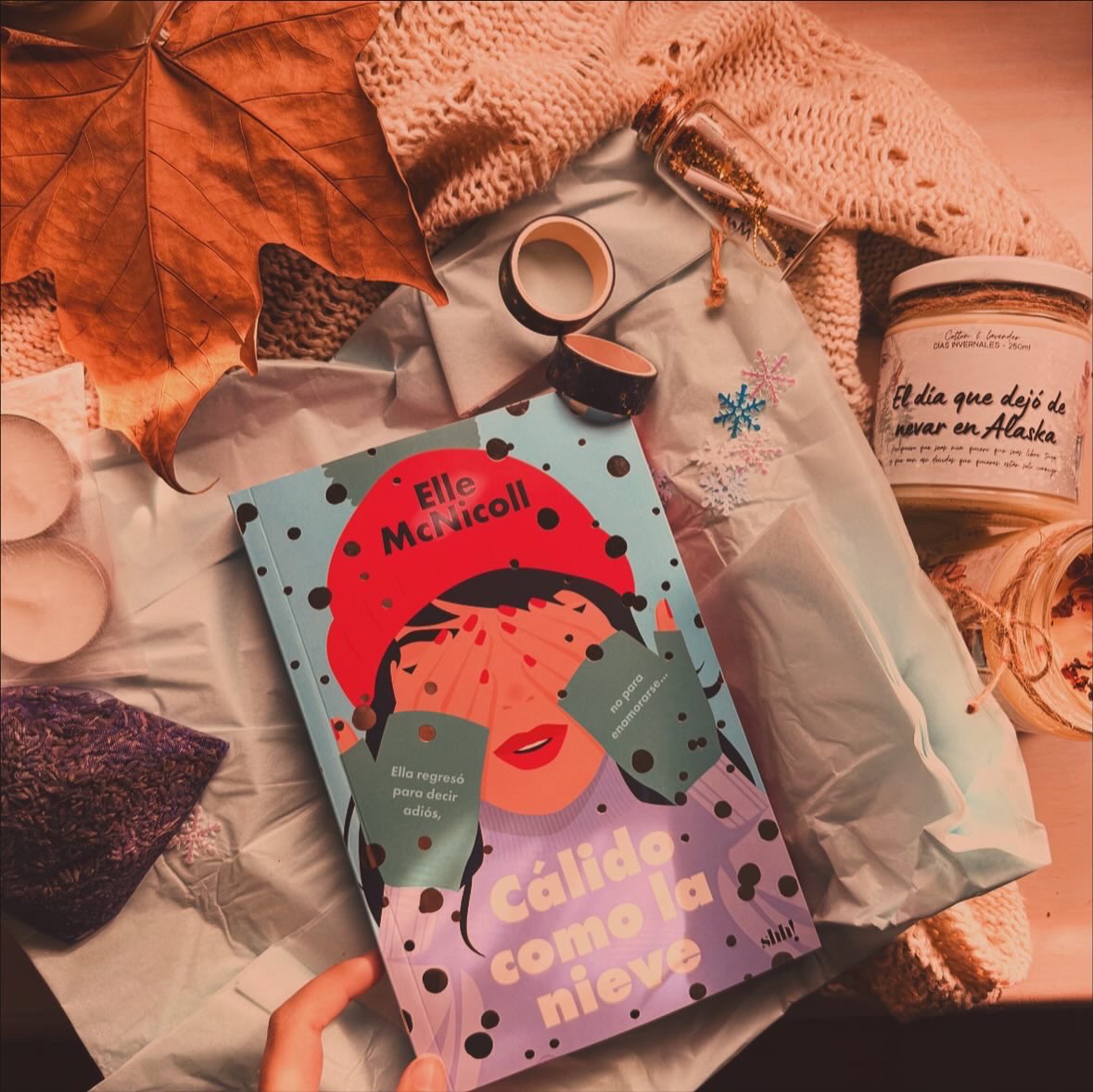 FiebreLectora's tweet image. Aún no os había hablado de mi actual lectura 🎄
Ambientada en la época navideña, rivals to lovers, y la grabación de un documental en el pueblo ❄️