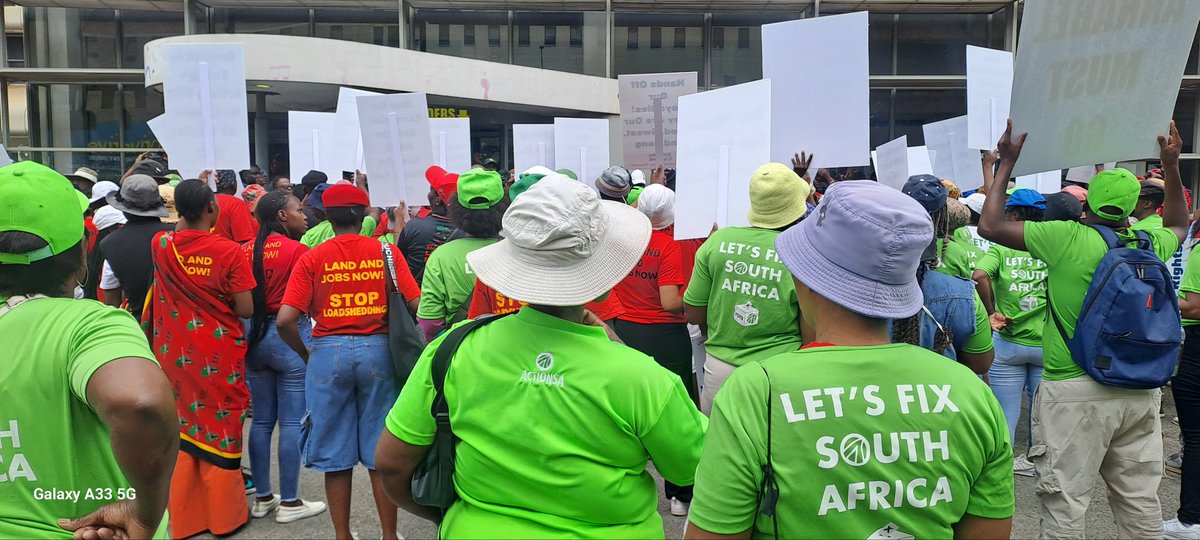 kealeboga_keah's tweet image. #ArtistsUnited march over alleged corruption at #SAMRO