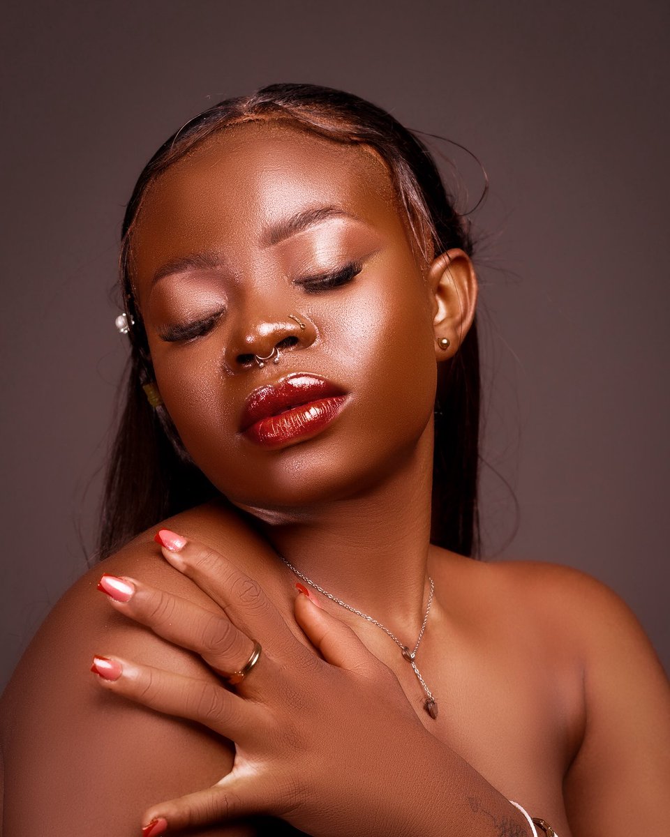 RosecordXII's tweet photo. Série portrait: 30 jours 30 visages – Jour 13

Une lumière, un regard, une histoire.
👩🏽‍🦰: Blessing

📞 +229 01 58336433
📍 Atrokpocôdji
©️ Rosecord XII Studio

________________________
#PortraitsDuMois #Rosecord #HumanLight #BeninPhotography #PhotoArt #CreativeSoul #StudioStory https://t.co/qzx3SRAOin