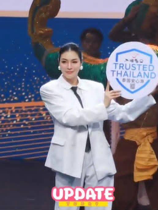 Fayemily’s proud of you, Faye! 🌻💛🎉 

TRUSTED THAILAND WT FAYE
#AmazingThailandxFayePeraya
#AmazingThailand #TrustedThailand
#FayePeraya
#ฝ้ายพีรญา