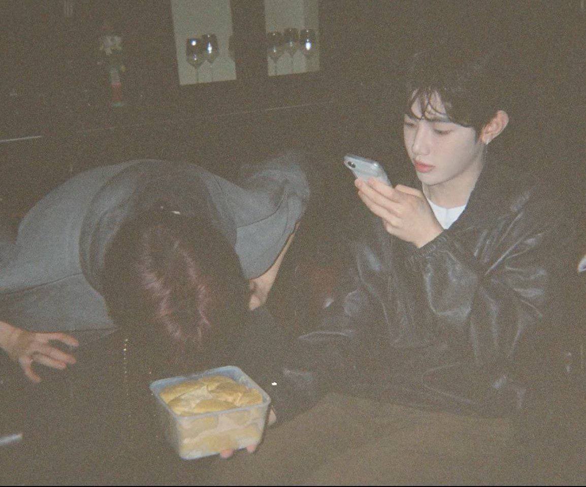 oohaobina's tweet image. HAOBIN EATING DURIAN TOGETHER 🥹🤍