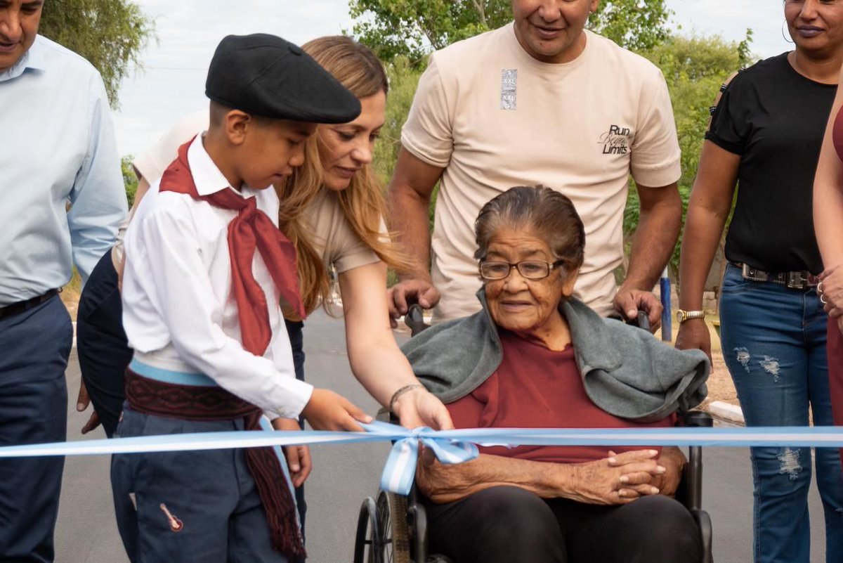 El dato

✅ <a href="/TeresitaMadera/">Teresita Madera</a>: “Olta avanza con obras de un gobierno provincial que reafirma su federalismo”

La vicegobernadora destacó las obras inauguradas en el departamento General Belgrano y el trabajo permanente del intendente Juan Urbano, quien —junto al gobernador Ricardo