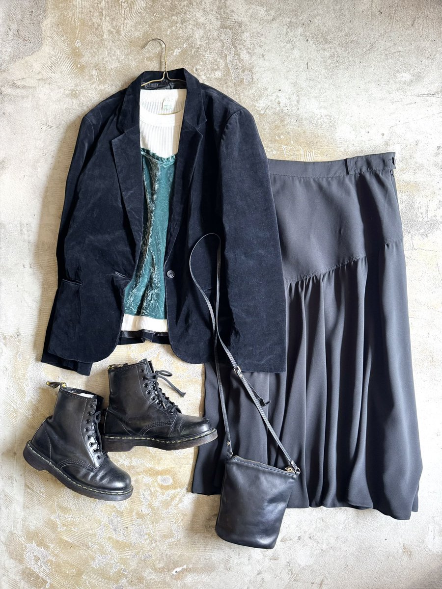 lightcave_alice's tweet image. デザイン ブラックロングスカート