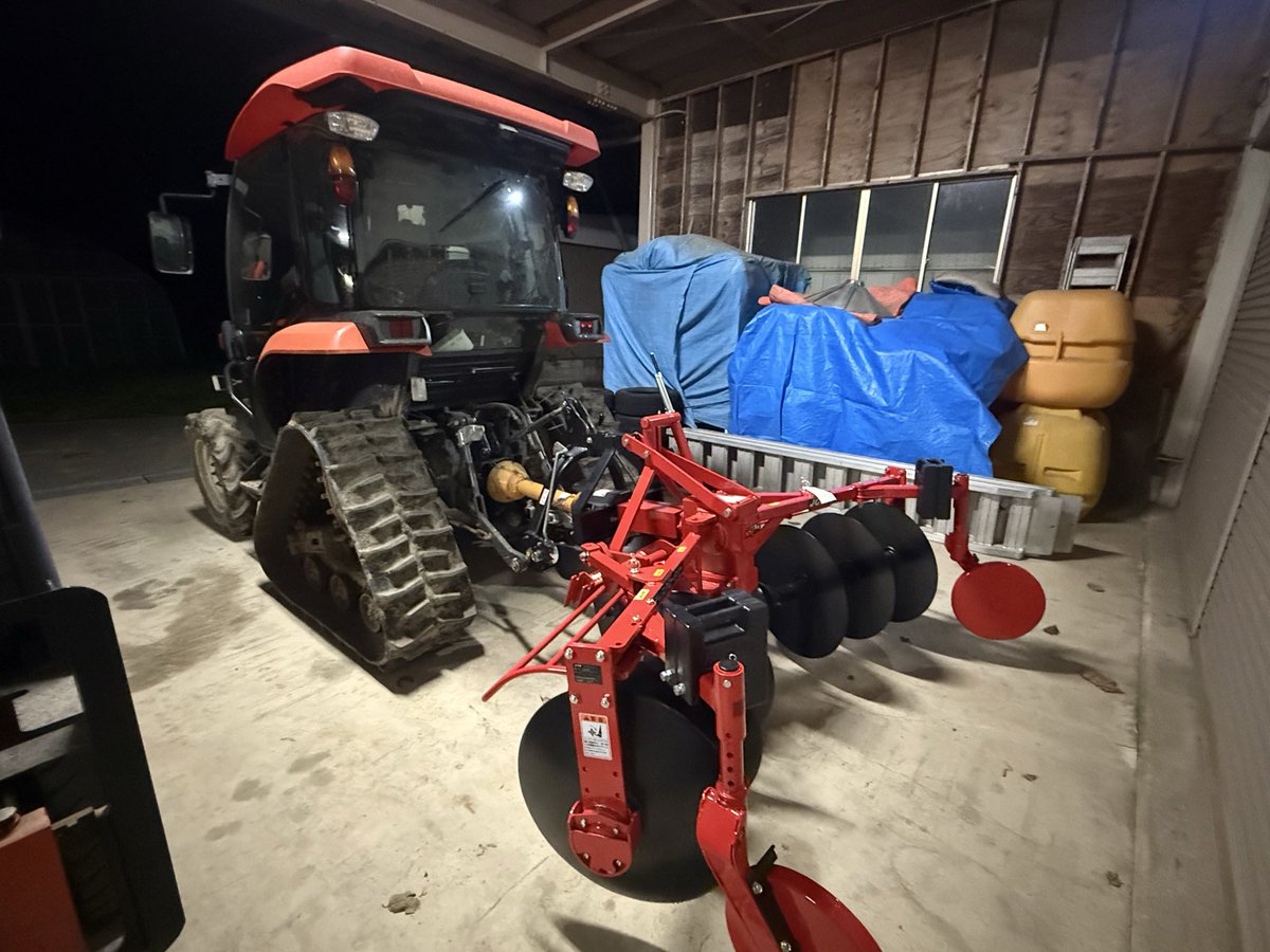 仕事から帰って来たらディスクロータリーをトラクターにフィッティング