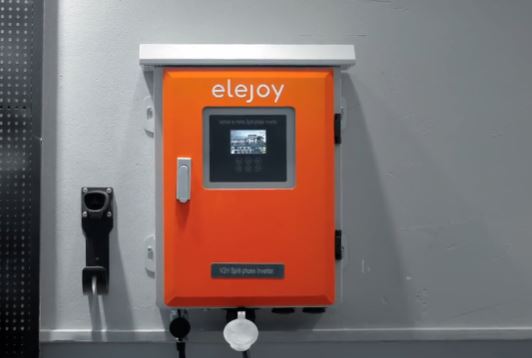 iphoneness's tweet image. elejoy V2H: App Controlled #Tesla to Home Battery Converter - is.gd/ObRd6l - #Generator