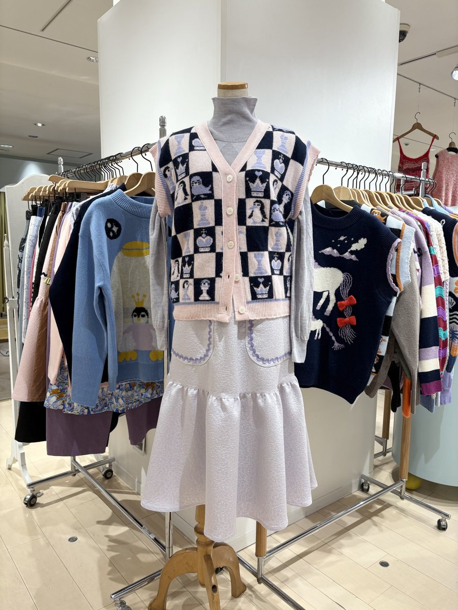 KumikoWatari's tweet photo. 松屋銀座のニットフェア始まりました！
“my perfect knit”
2025年11月12日（水）-18日（火）
松屋銀座3階リタズダイアリー
migh-Tはペンギン連合王国のコレクションを中心に、カラフルで楽しいニットを豊富にご紹介します！
#ペンギン　#ペンギン柄
#松屋銀座 #matsuyaginza #銀座
#リタズダイアリー https://t.co/wqj6fG0m2C