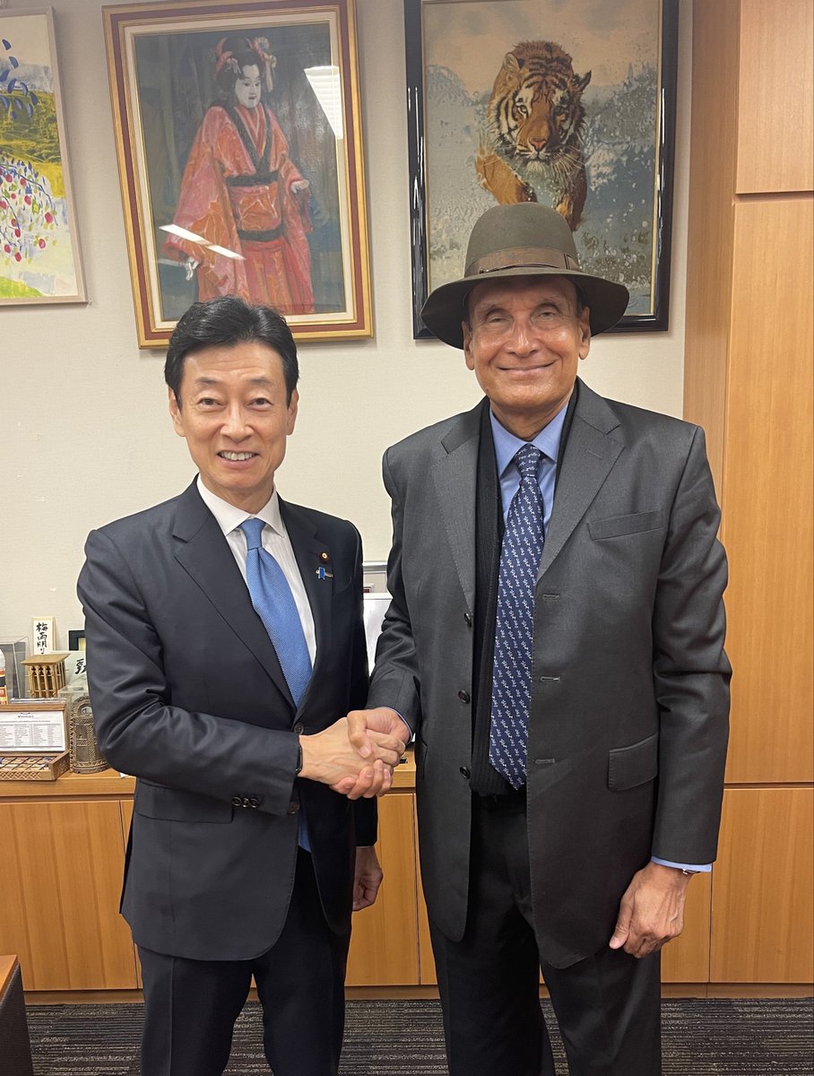 Post by 𝐶𝐻𝐼🍸 on X: ✊🏻😗✨