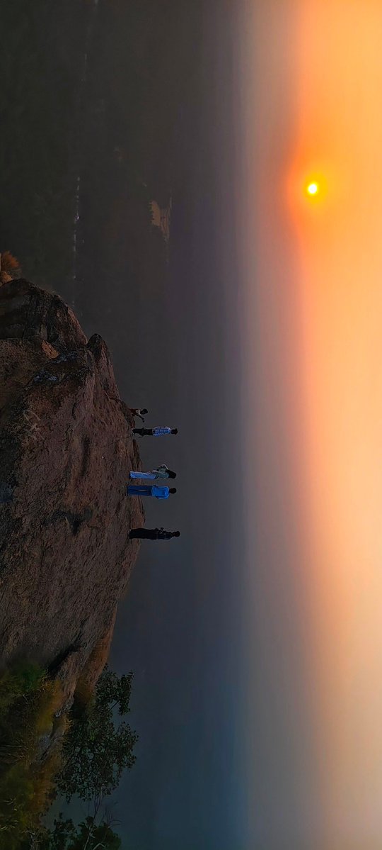 itzchampak's tweet image. ସଞ୍ଜ ଆସେ ନଇଁ ନଇଁ...🧡

Sunset in Jharkhand! 🌄🔥